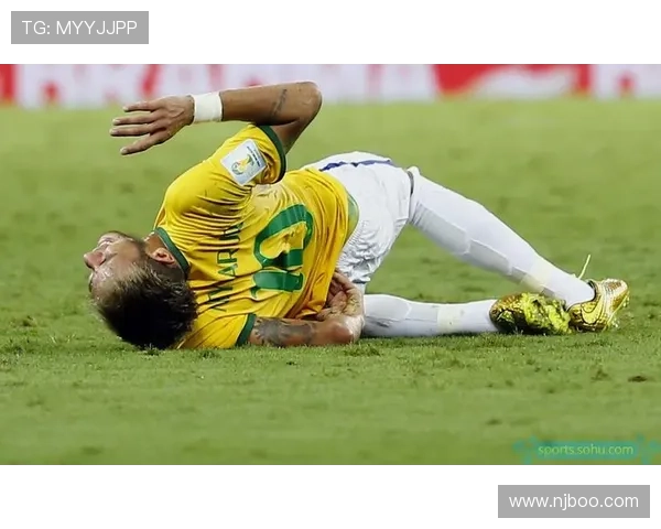 内马尔遭遇无接触拉伤痛苦倒地队医紧急救治后顽强回归赛场